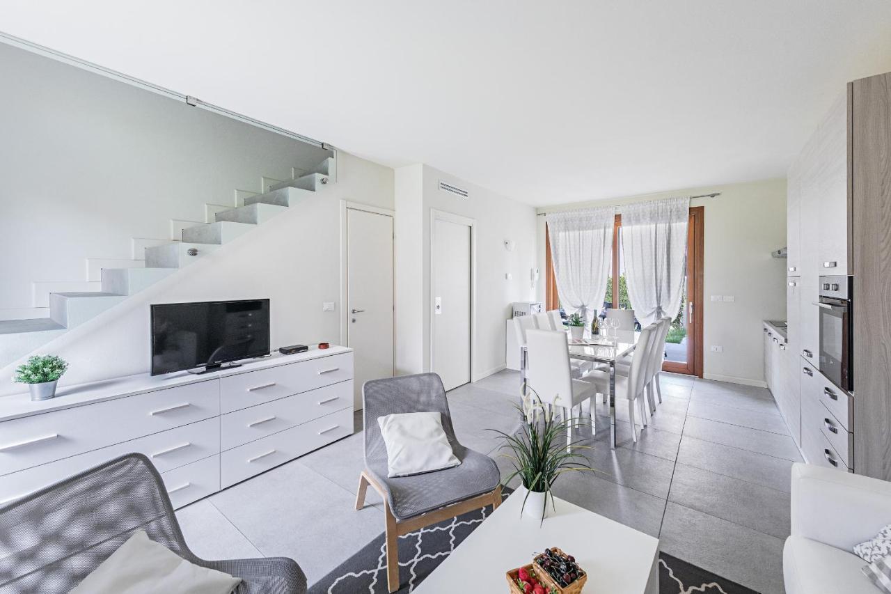 La Romantica Holiday Home By Wonderful Italy Manerba del Garda Dış mekan fotoğraf